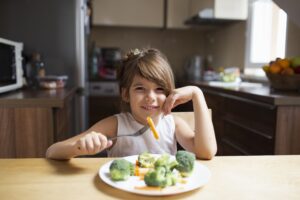 Read more about the article ¿Tu hijo/a se niega a probar comidas nuevas?: Guía práctica para padres y madres