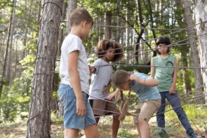 Read more about the article ¿Tu hijo/a se pone nervioso/a en situaciones sociales? Descubre cómo ayudarle con estos 7 pasos