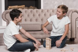 Read more about the article Cómo gestionar los celos entre hermanos: soluciones prácticas para padres y madres