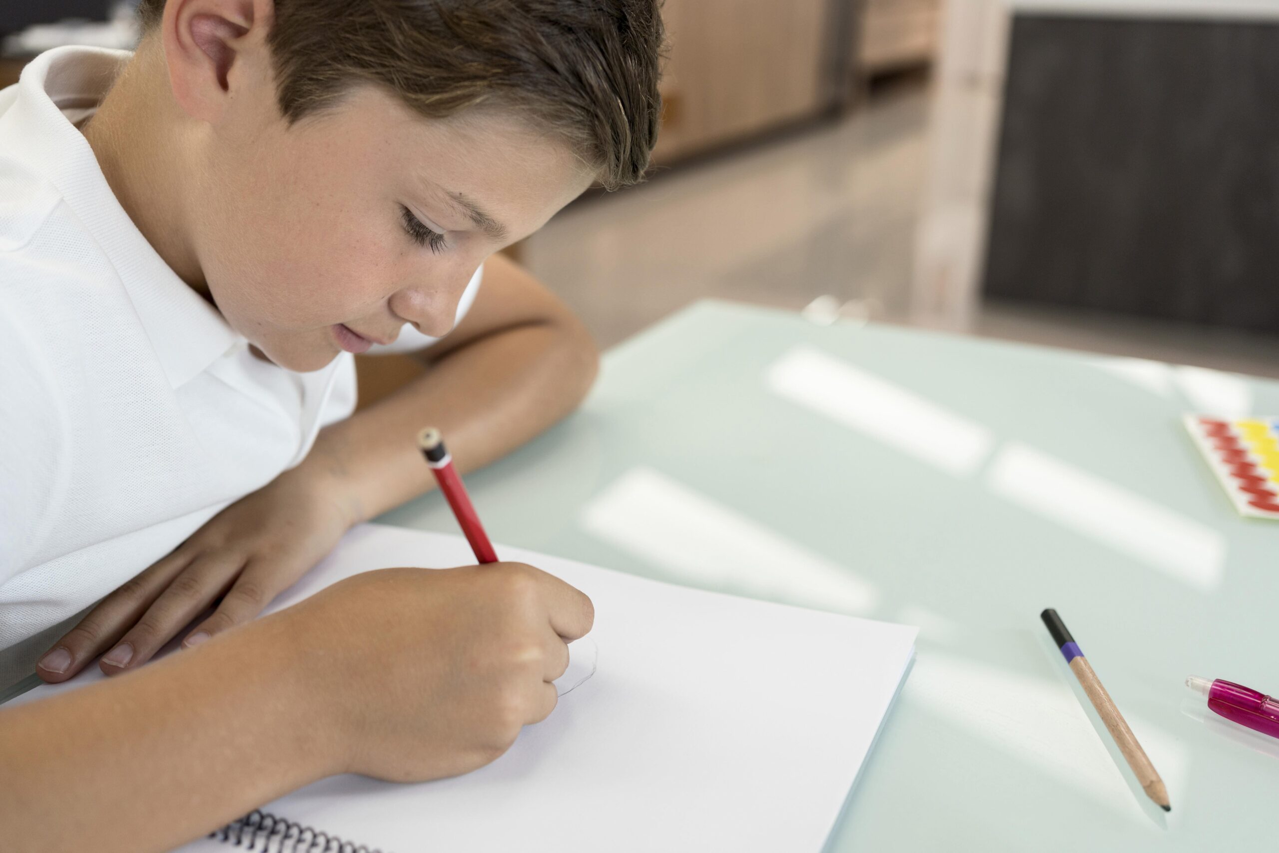 You are currently viewing Este colegio catalán apuesta por menos ordenadores: la razón está en la escritura de los alumnos